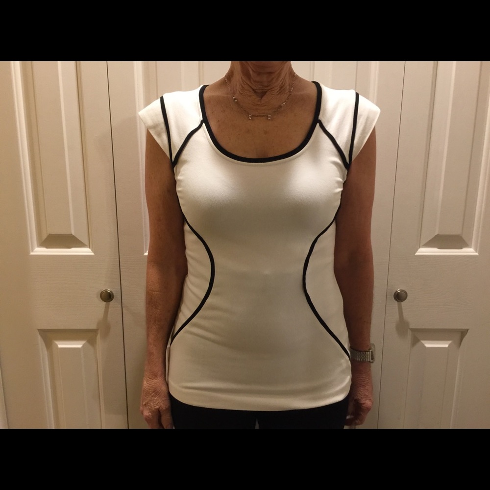 Women’s cap sleeve scoop neck white shirt